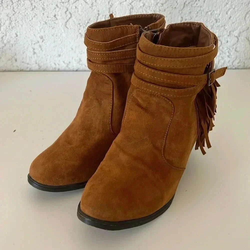 Dollhouse ankle boots size 8